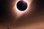 Usar gafas homologadas, evitar desplazamientos y protegerse del calor, consejos de la Generalitat para observar el eclipse de forma segura