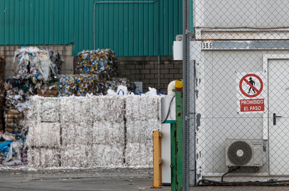 Hallan el cuerpo de un hombre en una planta de reciclaje tras un fatal accidente en un contenedor