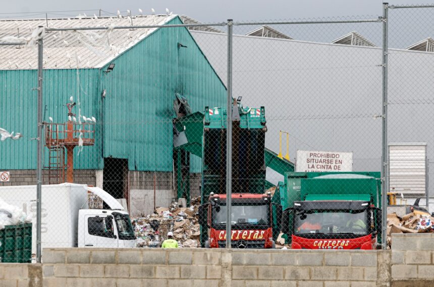 Hallan el cuerpo de un hombre en una planta de reciclaje tras un fatal accidente en un contenedor