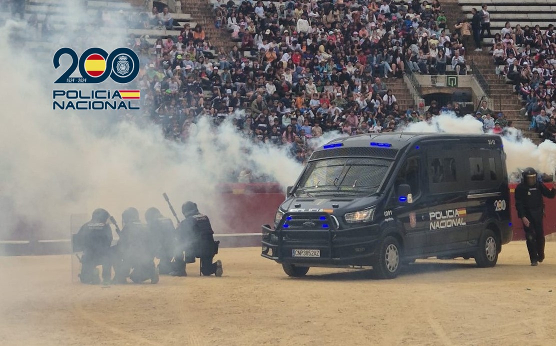 Més de 3.000 escolars vibren amb la gran exhibició de la Policia Nacional a la Plaça de Bous de València