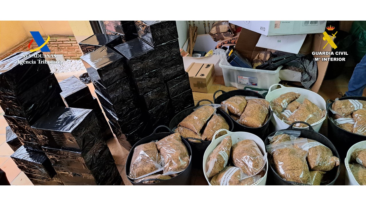 En l'operació s'han confiscat 157 quilos de picadura, una màquina de picar i estris per a la distribució i l'empaquetatge.