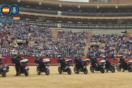Més de 3.000 escolars vibren amb la gran exhibició de la Policia Nacional a la Plaça de Bous de València