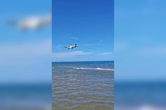 Investiguen un pilot per volar a baixa altura i posar en risc els banyistes de la Safor i la Ribera