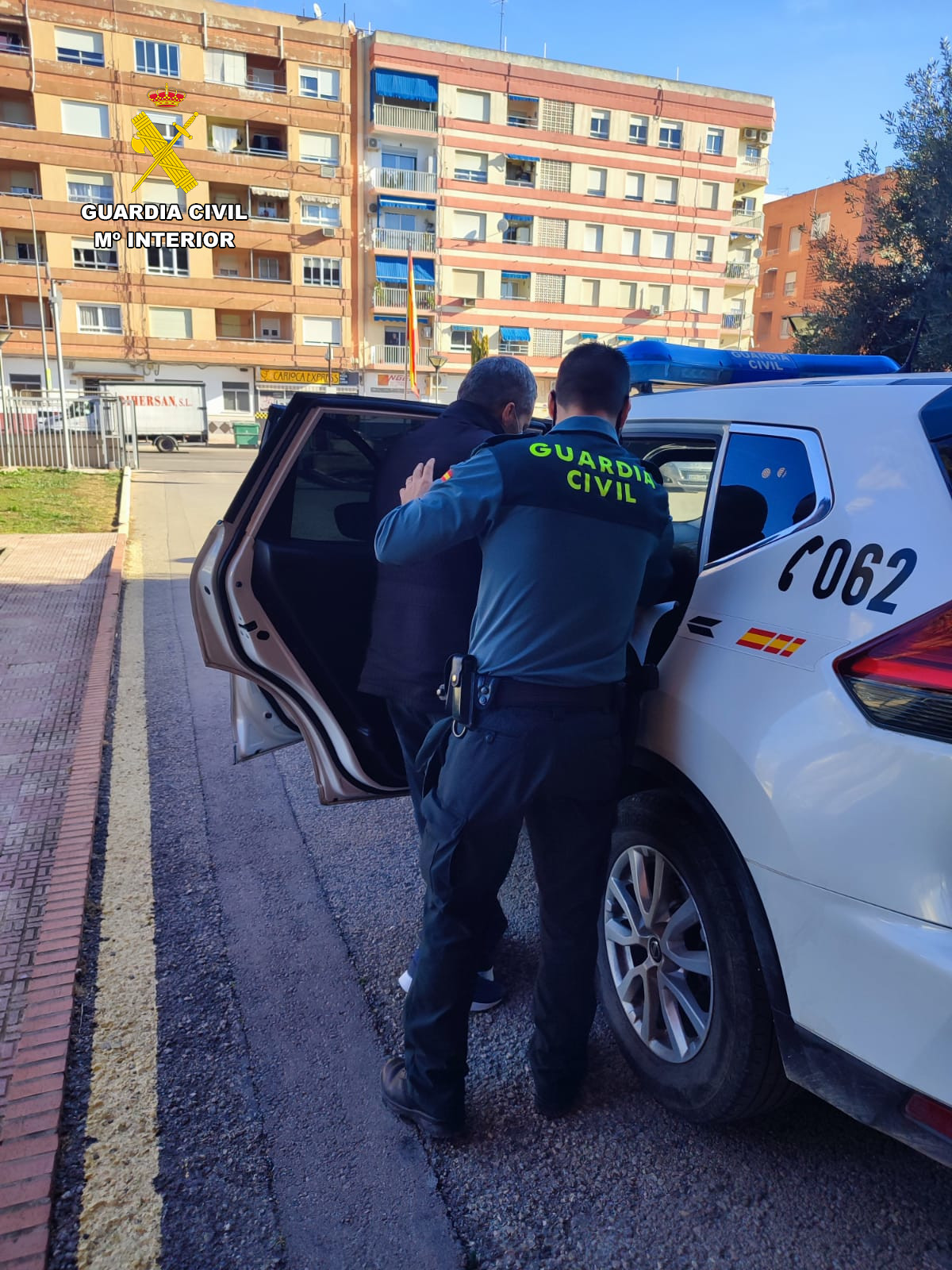 La Guàrdia Civil deté un home per robar a dones d'edat avançada a les localitats de Benifaió i Carlet
