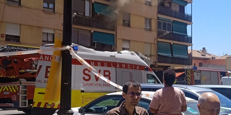 Susto al carrer Carteros pel foc en un habitatge
