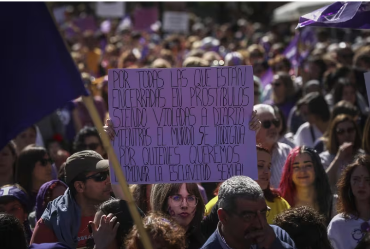 Alerta policial per la recerca d'un agressor sexual reincident mentre el Consell ultima l'Estratègia contra la Trata