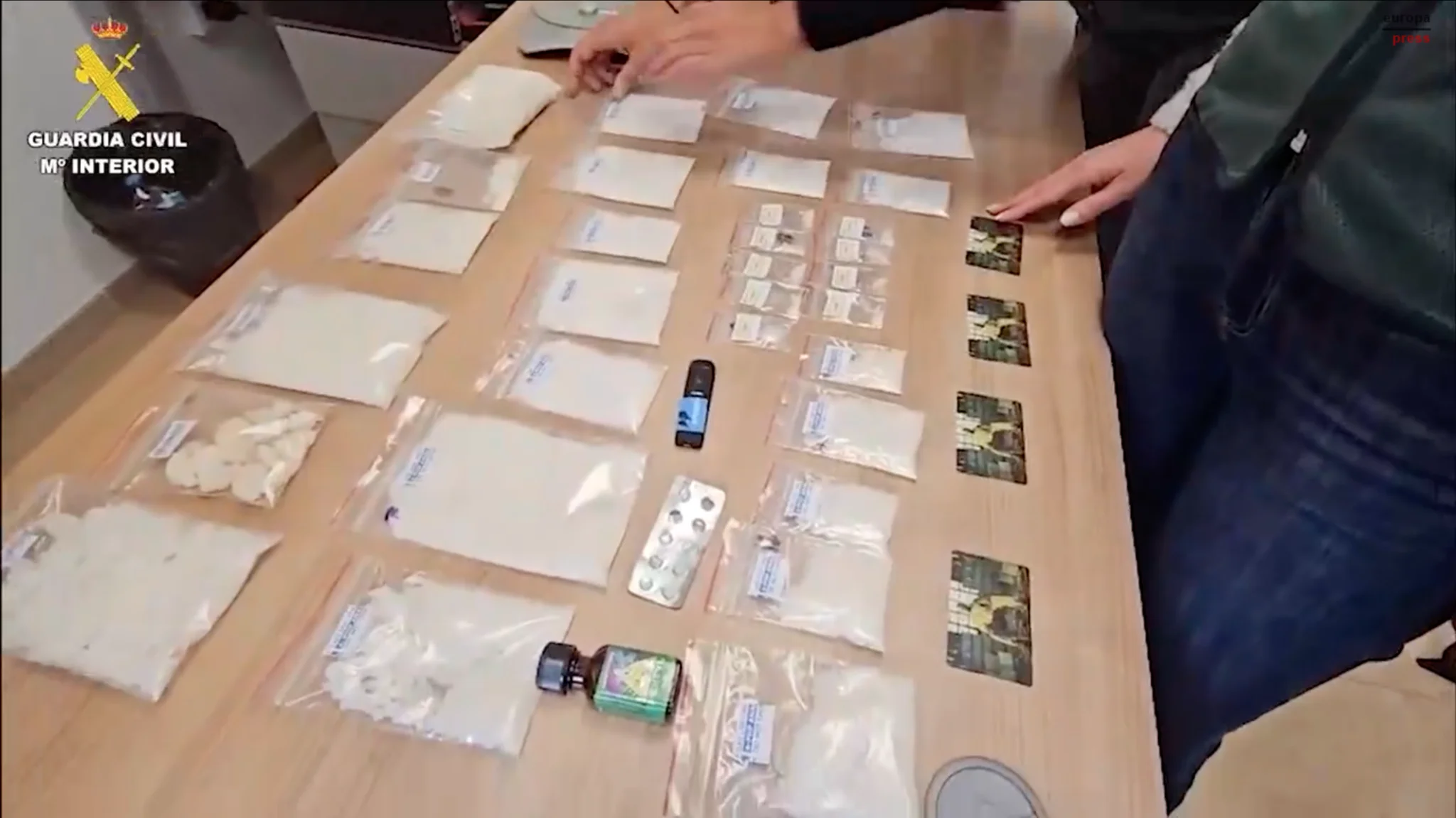 La Guardia Civil desmantela en Valencia una red de envío de ‘flakka’, la droga sintética que causa episodios violentos