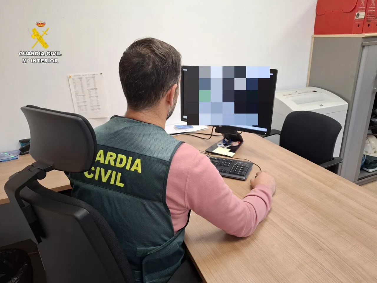 La Guàrdia Civil identifica quatre persones com a presumpte autores d'una estafa bancària de més de 25.000 euros a una dona de València