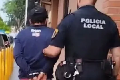 Detenido un hombre tras amenazar de muerte a otro con un cuchillo de grandes dimensiones en un local de Alboraya