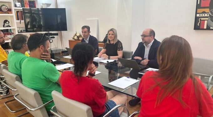 Màxima tensió a Educació: càrregues policials, col·lapse de Pío XII i tancament sindical a la Conselleria