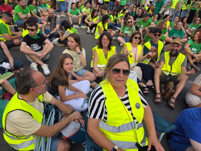Màxima tensió a Educació: càrregues policials, col·lapse de Pío XII i tancament sindical a la Conselleria