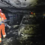 Un incendi en un garatge soterrani de Silla mobilitza tres parcs de bombers i afecta dos vehicles