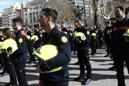València aprova 43 noves places de comandament per a reforçar el cos municipal de bombers