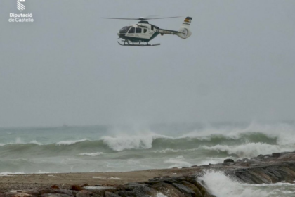 Sigue la búsqueda intensiva por tierra, mar y aire del menor desaparecido en la playa de Almassora