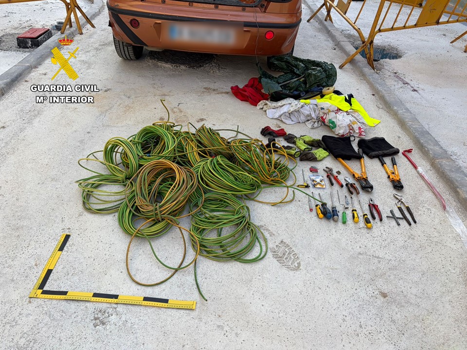 La Guardia Civil detiene a los autores de una oleada de robos de cobre en el alumbrado público de municipios valencianos