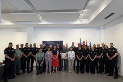 Homenatge a la professionalitat de la Policia Local de Rafelbunyol durant el seu dia commemoratiu