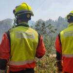 Estabilitzat l'incendi forestal d'Estivella després de mobilitzar cinc mitjans aeris i obligar a tancar el port de Sagunt