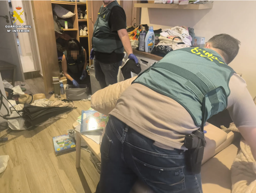 Doce detenidos en València en dos golpes policiales contra una red de secuestradores de ancianas y tres narcopisos en Velluters.