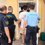 Tres detenidos por destrozar varios vehículos en la playa de Oliva