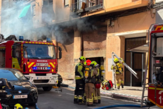 Quatre detinguts per l'incendi en els baixos d'un edifici al carrer Picayo de València que va obligar a reallotjar 70 veïns