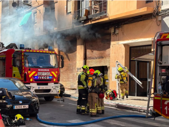 Quatre detinguts per l'incendi en els baixos d'un edifici al carrer Picayo de València que va obligar a reallotjar 70 veïns