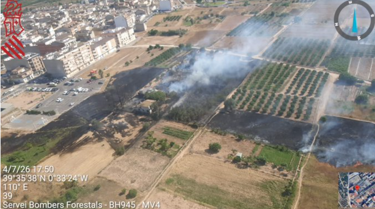 La província de València afronta una vesprada d'incendis simultanis en quatre municipis