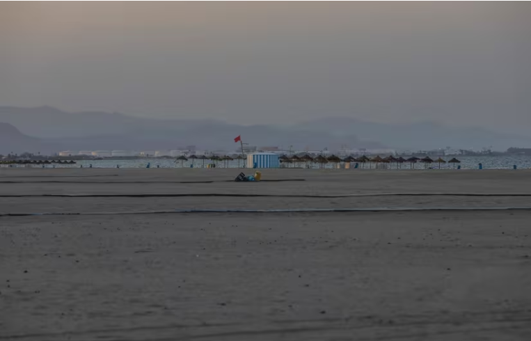 Un home de 75 anys mor a la platja de la Malva-rosa de València