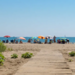 Una mujer fallece en la playa de Medicalia de El Puig