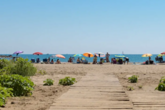 Una mujer fallece en la playa de Medicalia de El Puig