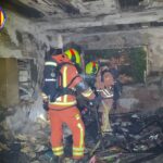 Un virulent incendi en un tercer pis a Silla es salda amb 16 persones ateses i dos traslladats a l'Hospital La Fe