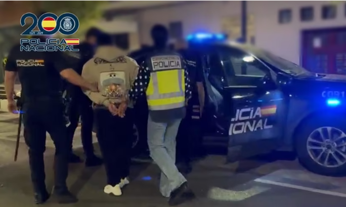 Tres detinguts i dos a la presó per un botí de 32.000 euros en un saló de jocs d'Alzira a punta de pistola.
