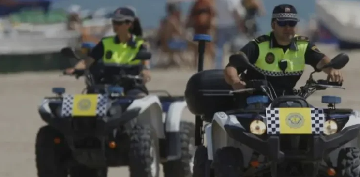 Huit detinguts en dotze hores per una onada de furts de mòbils a la platja de la Malva-rosa