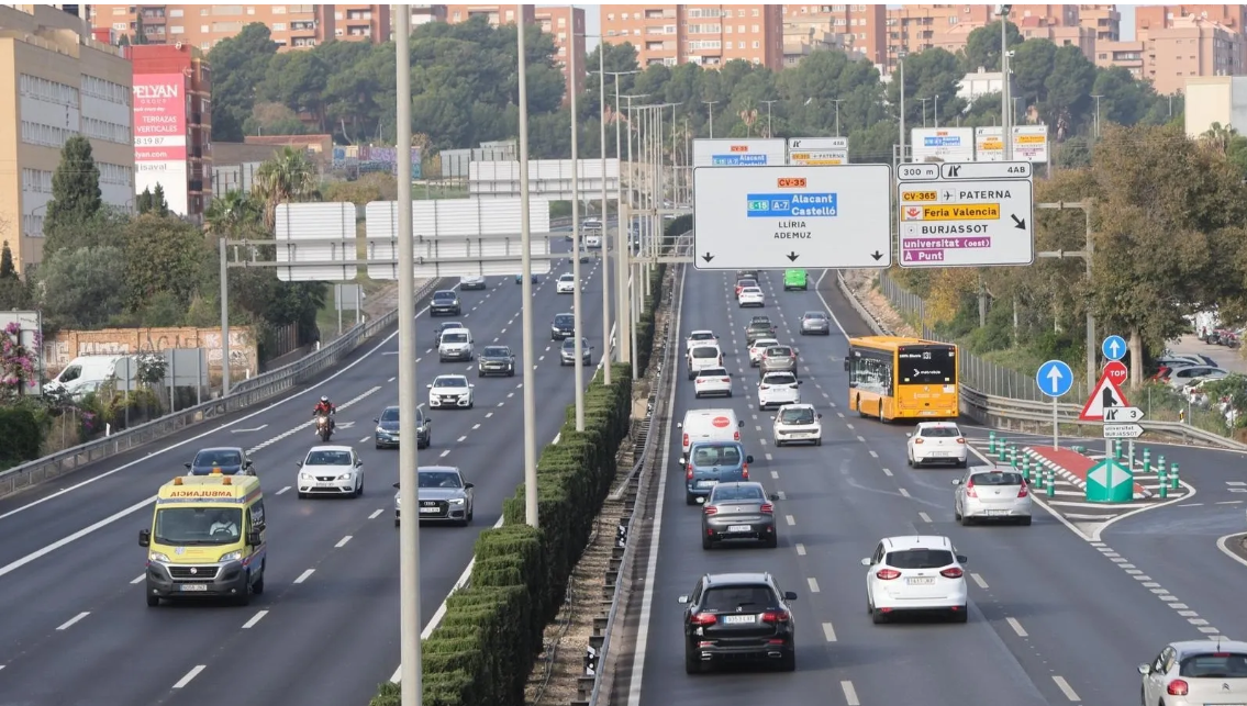 Un mort i sis persones il·leses a la CV-35 a Paterna