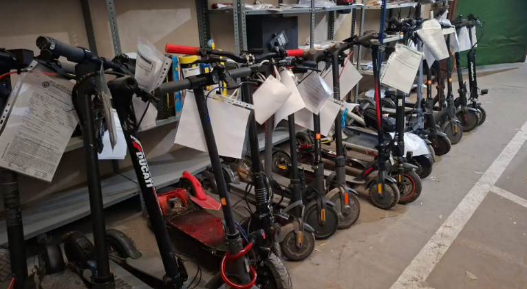 Paterna intensifica los controles a patinetes eléctricos: 50 vehículos inmovilizados y 80 denuncias entre junio y julio