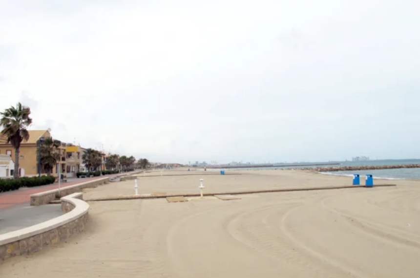 Troben el cos sense vida d'una dona de 61 anys a la platja de Puçol