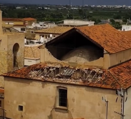Un virulento reventón húmedo causa destrozos y rachas de viento de casi 150 km/h en la Ribera