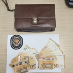 Un vecino de Albal encuentra un bolso con 2.000 euros y lo entrega a la Policía Local