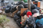 Una empresa se enfrenta a 3.000 euros de multa por abandonar escombros junto a contenedores en Paterna