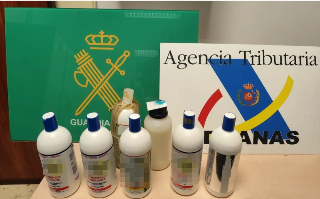 Cauen dos punts de venda i tràfic de droga a València: quatre detinguts a Velluters i un empresonat a l'aeroport de Manises