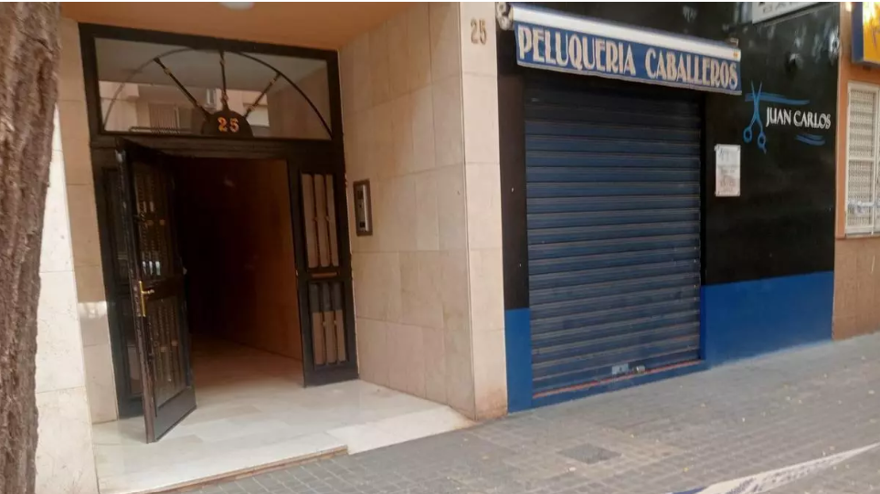 Un jove de 23 anys en brot psicòtic mata el seu padrastre a San Isidro (València) amb una mancuerna i fuig després d'escapar de l'Hospital General.