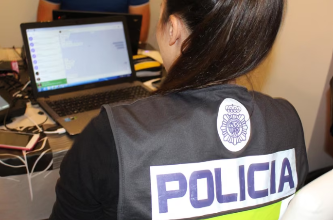 La Policía Nacional detiene en Torrent a una mujer por defraudar más de 1,3 millones de euros con un 'esquema Ponzi'