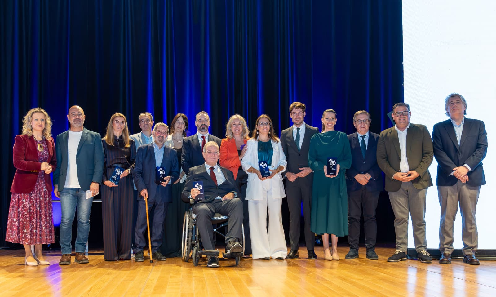 La primera gala de Mitjans reuneix el sector comunicatiu valencià en una nit d'homenatge al periodisme de proximitat