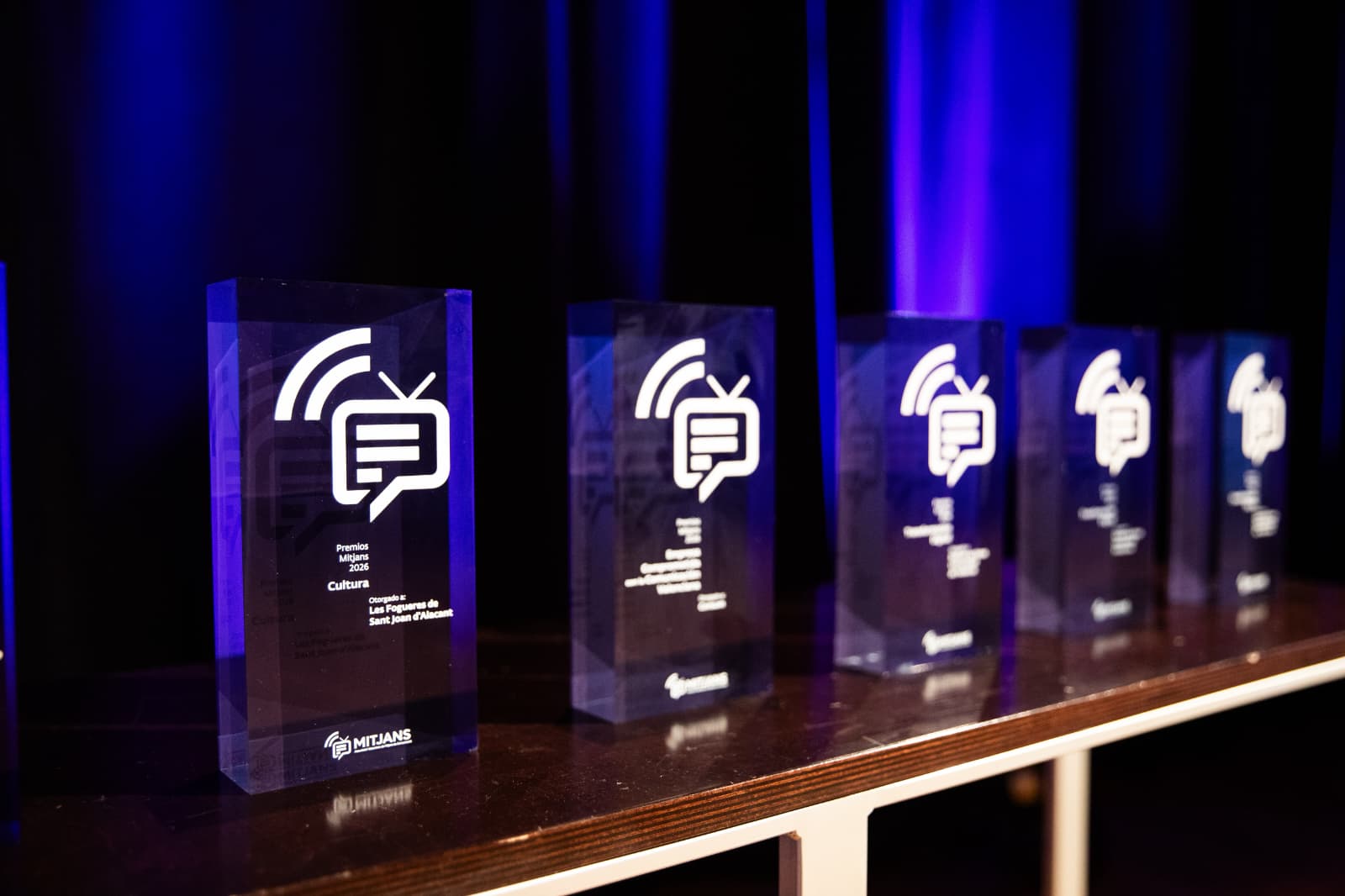 La primera gala de Mitjans reuneix el sector comunicatiu valencià en una nit d'homenatge al periodisme de proximitat