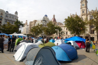 La mascletá del 9 d’Octubre se queda fuera de la programación de València por la acampada de la plaza del Ayuntamiento