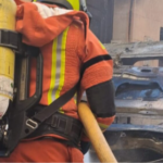 El incendio de una furgoneta en Lluchent provoca daños en una casa cercana