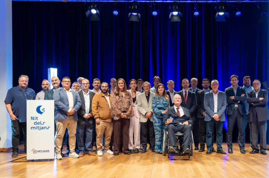 La primera gala de Mitjans reuneix el sector comunicatiu valencià en una nit d'homenatge al periodisme de proximitat