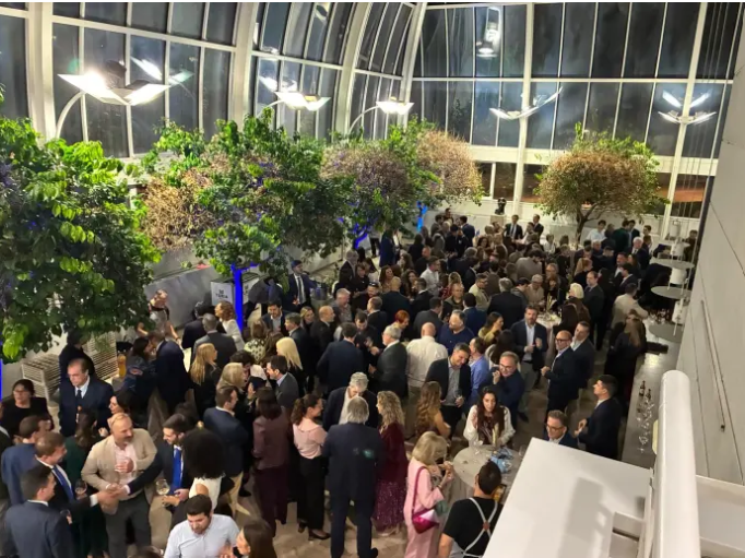 La primera gala de Mitjans reuneix el sector comunicatiu valencià en una nit d'homenatge al periodisme de proximitat