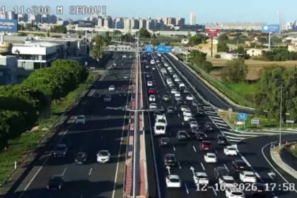 Colapso e retenciones en el acceso sur: accidente en la Pista de Silla a la altura de Sedaví
