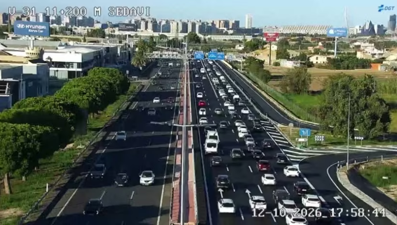 Colapso e retenciones en el acceso sur: accidente en la Pista de Silla a la altura de Sedaví