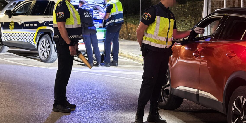 La Guardia Civil detiene en Sueca a un conductor que huyó en sentido contrario por la autovía con un menor a bordo